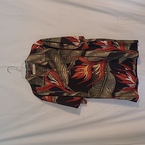 Men Tommy Bahama shirt.